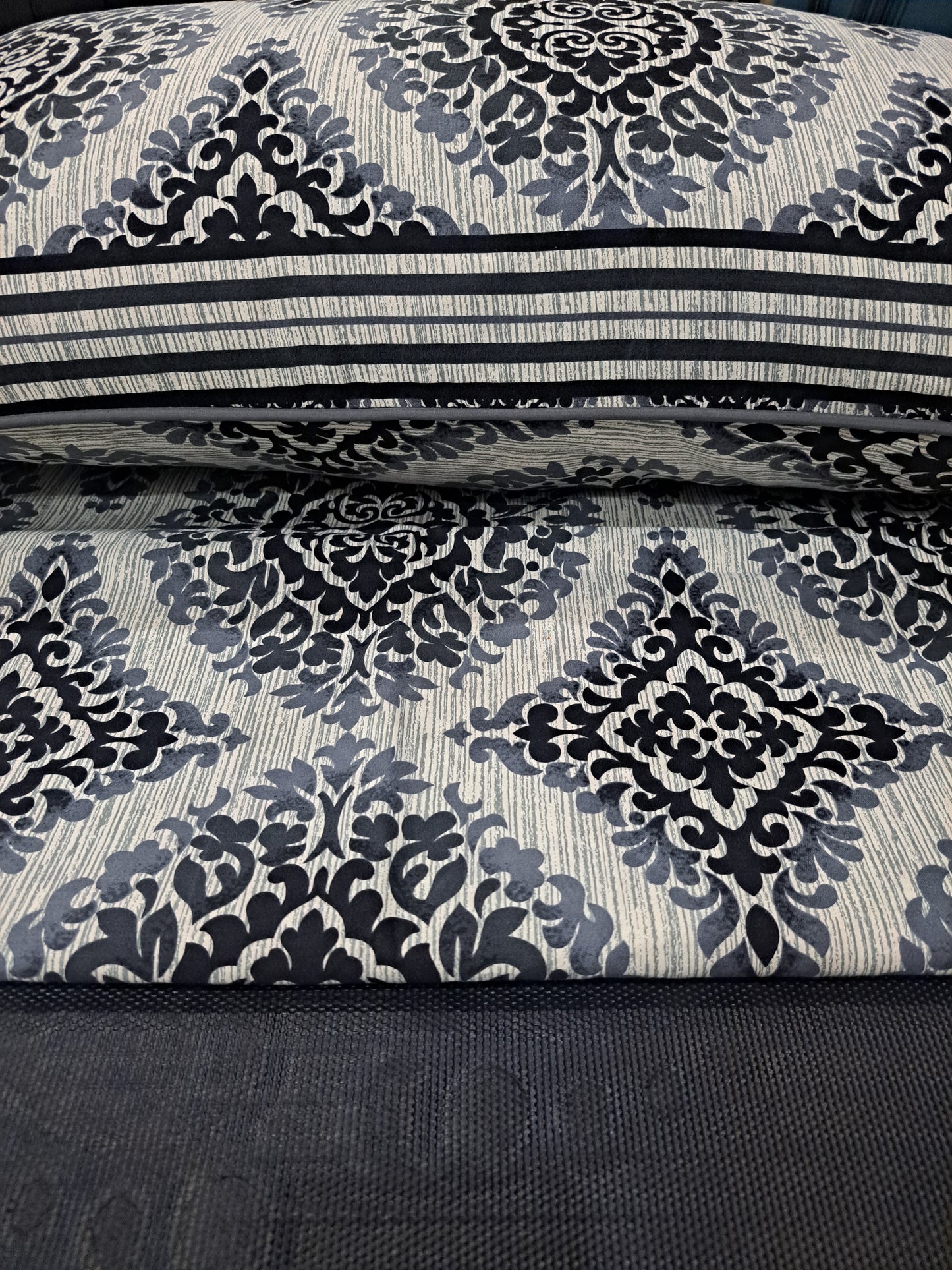Satin double bed sheet black geometric